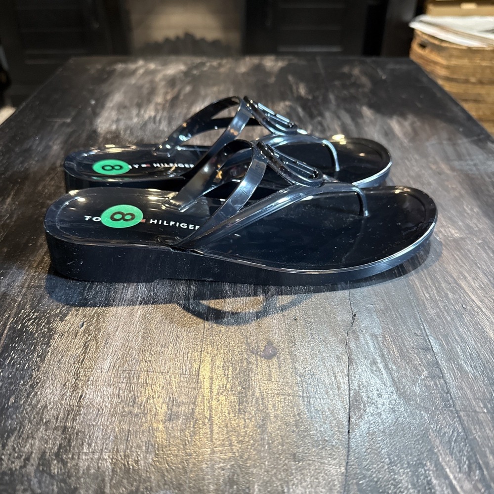 Tommy Hilfiger Vedna Sandals Black W 8 Jelly Thong Cutout Logo Flip Flops New - Picture 4 of 7